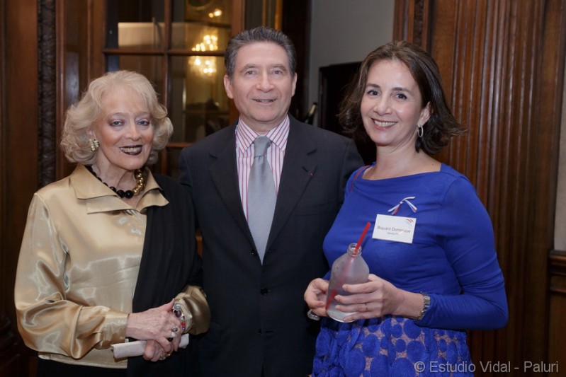 Marié Carmen Boué Guignard, mujer del Embajador de Francia, Pierre Henri Gignard, Embajador de Francia, Dominique Biquard, presidenta de Marianne Argentina Marié Carmen Boué Guignard, mujer del Embajador de Francia, Pierre Henri Gignard, Embajador de Francia, Dominique Biquard, presidenta de Marianne Argentina